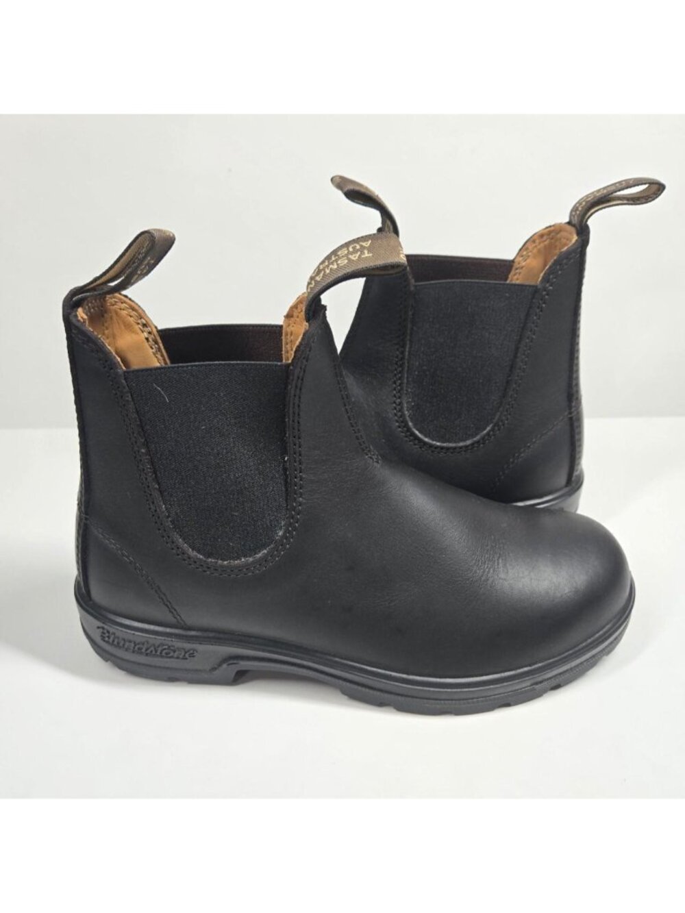 New Blundstone 2610 Dark Brown Leather Chelsea Ankle Boots.